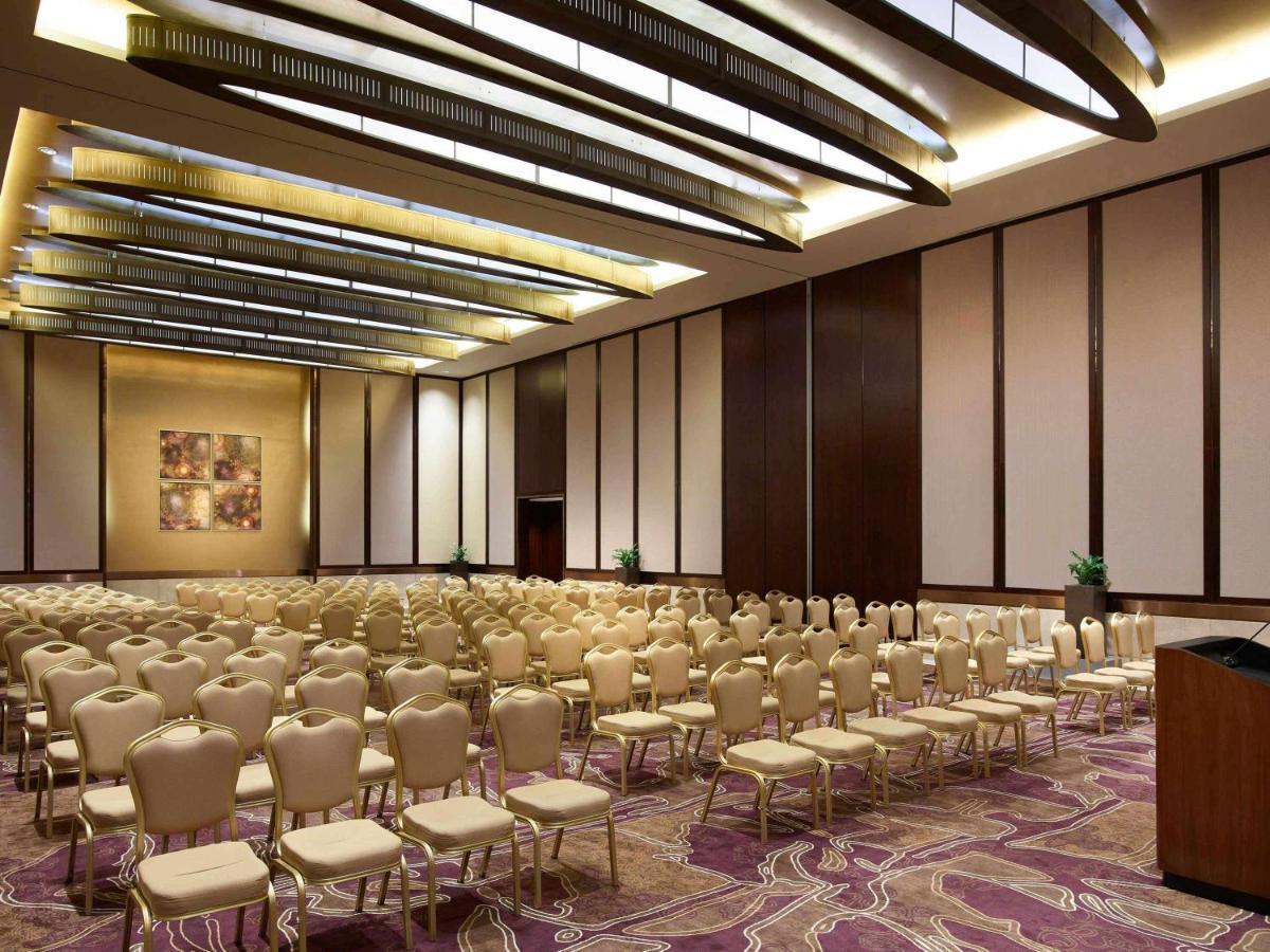 Swissôtel Al Ghurair 5*