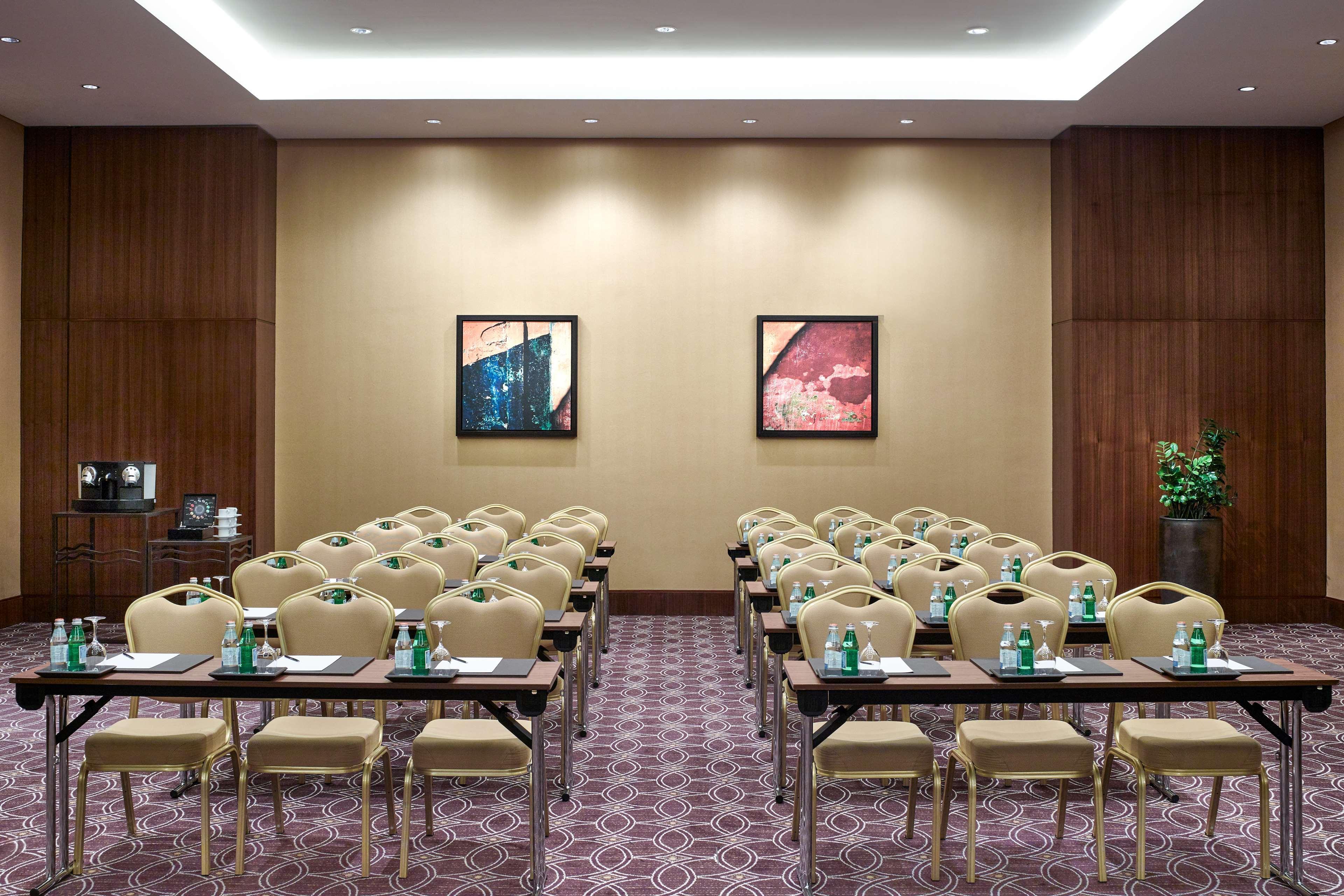 Swissôtel Al Ghurair 5* Dubai