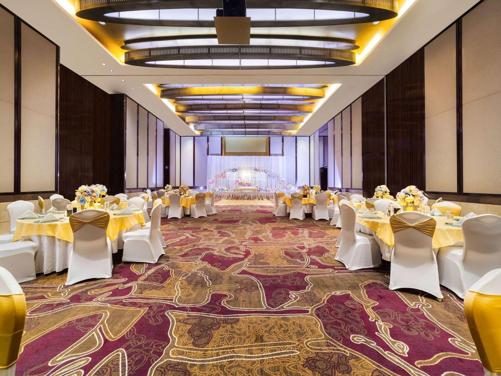 Swissôtel Al Ghurair Hotel 5*